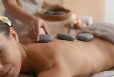 images/wellness/hot_stones.jpg